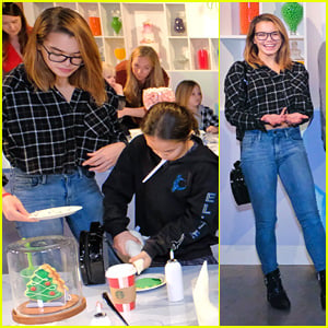 Paris Berelc Gets Into The Holiday Spirit at Netflix's Nailed It! Holiday Event