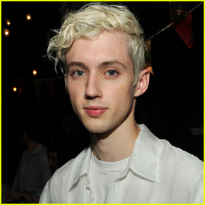 Troye Sivan Says Goodbye to His Blonde Hair! | Troye Sivan | Just Jared Jr.