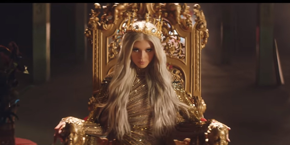 Loren Gray Drops Regal & Powerful ‘Queen’ Music Video – Watch Now ...