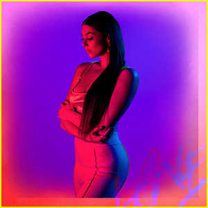 Kira Kosarin Gives Fans Ultimate Valentine's Day Treat - Her New Song 'Love Me Like You Hate Me'