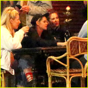 Kristen Stewart enjoys day out with a few friends in Los Angeles