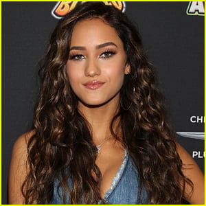 Skylar Stecker Debuts New Look & New Snippets From 'Redemption' Album