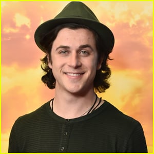 David Henrie Reveals Name of Daughter Ahead of Her Birth!