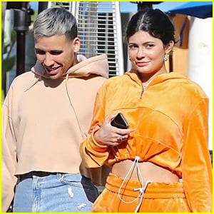 Kylie Jenner Flashes Her Midriff In Orange Tracksuit As She Goes Makeup ...