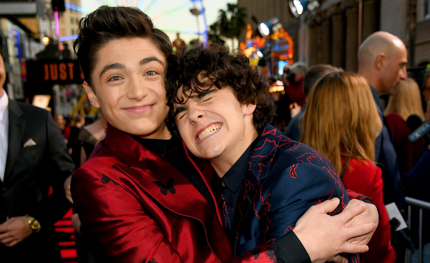 Asher Angel And Jack Dylan Grazer Hug It Out At ‘shazam Premiere In Hollywood Adam Brody 