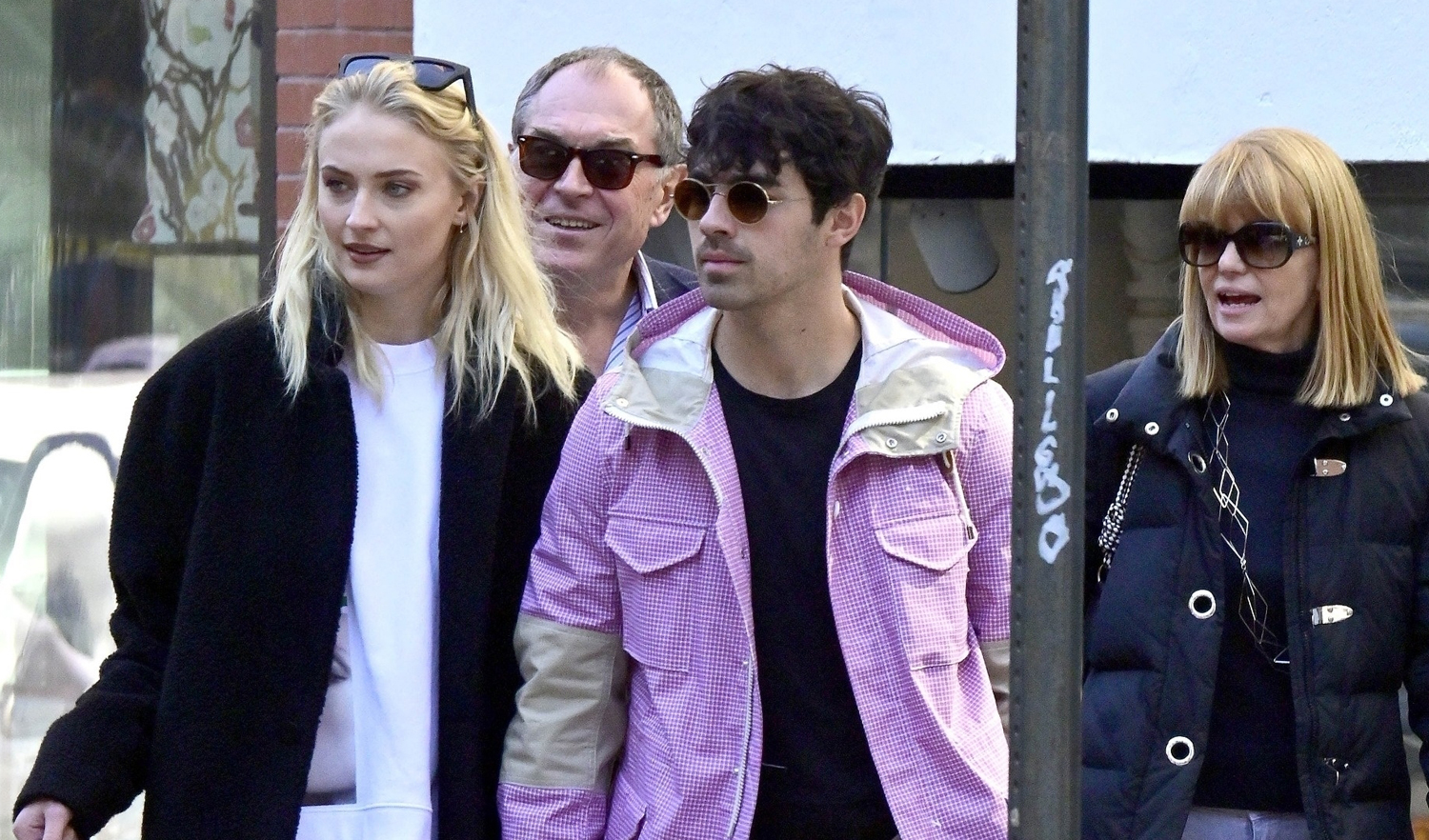 Sophie Turner’s Parents Join Her & Fiance Joe Jonas for Lunch! Joe