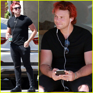 Ashton Irwin Grabs Lunch at His Favorite Spot!