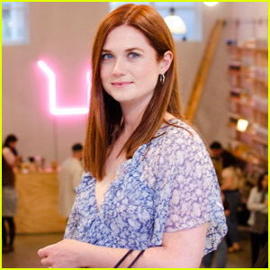 Selfie bonnie wright Bonnie Wright