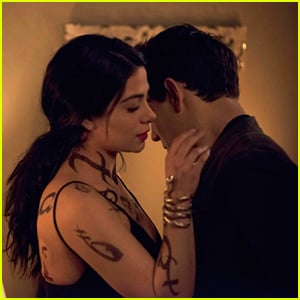 Simon & Isabelle, aka Sizzy, Get Together on 'Shadowhunters' Tonight!