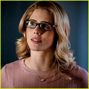 Emily Bett Rickards' Final Scenes As Felicity Smoak Make The 'Arrow' Showrunner Cry
