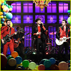Jonas Brothers Bring The Party To 'Saturday Night Live'
