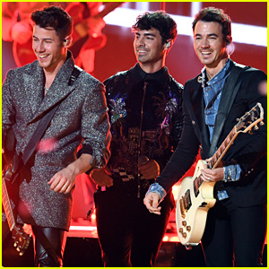 Jonas Brothers Give Explosive ‘Sucker’ Performance at Billboard Music ...