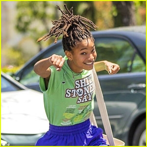 Willow Smith Goofs Off For Paparazzi After Lunch
