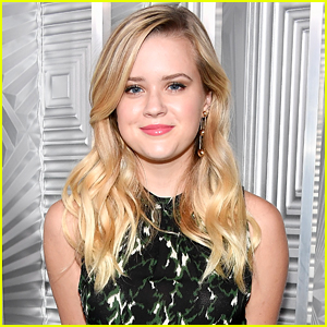 Ava Phillippe Responds to Fans Who Say Her Boyfriend Looks Like Ryan ...