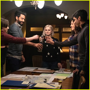 Liv Plays Matchmaker For Someone Unexpected on 'iZombie'