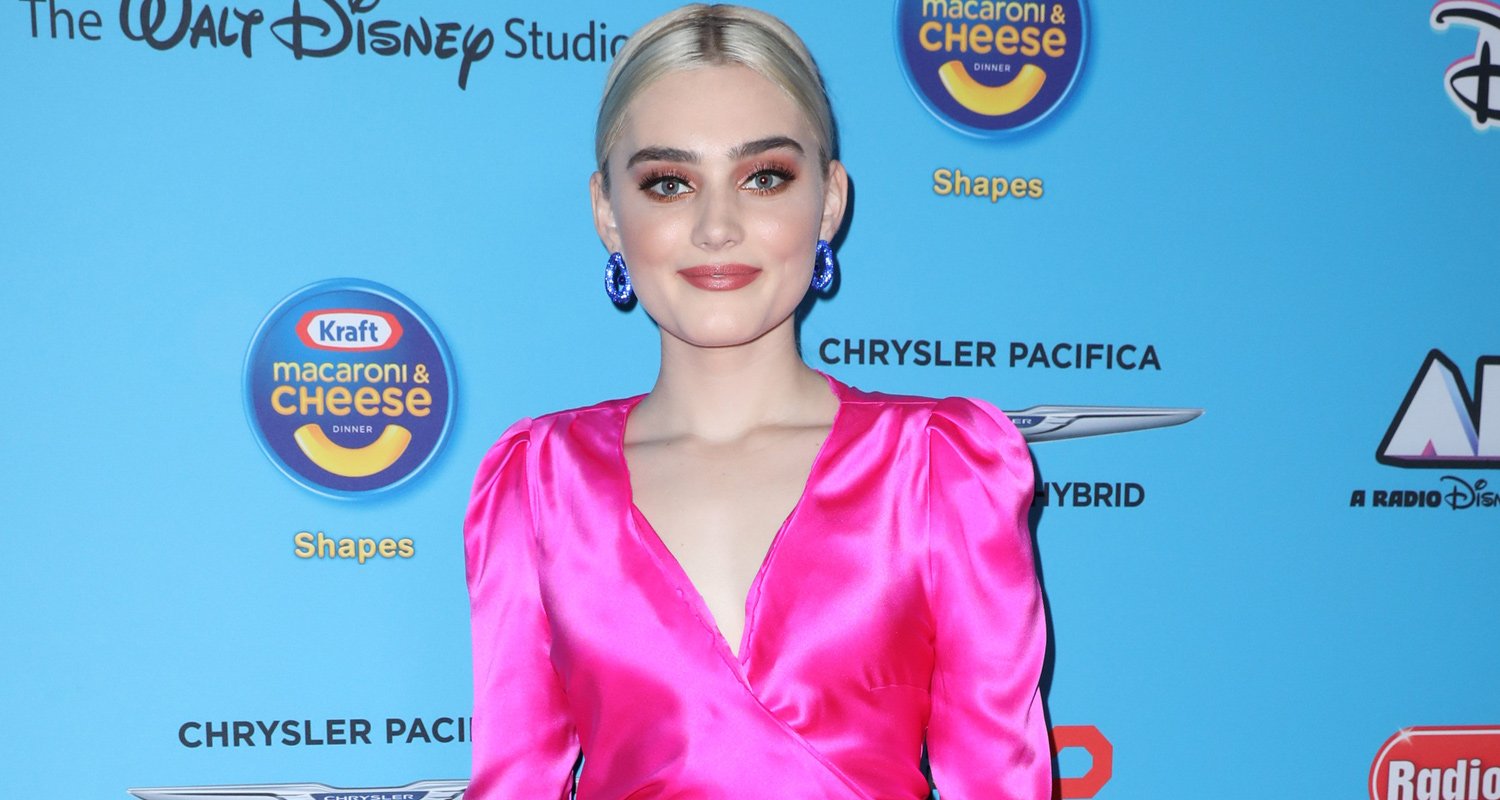 Meg Donnelly Is Pretty in Pink at ARDYs 2019! | 2019 Radio Disney Music