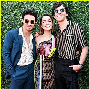 Kiernan Shipka Rocks Sleek Bob & Neon Dress at MTV Movie & TV Awards 2019!