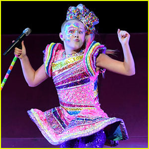 JoJo Siwa Brings Her DREAM Tour to Florida – See the Epic Photos