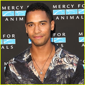 Life Sentence's Elliot Knight Shares His Coming Out Story