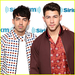 Nick Jonas Photoshops Him & Brother Joe For Fourth of July Pic Tradition