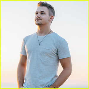 Hunter Hayes Drops New Album 'Wild Blue Part I' & You'll Never Want To Listen To Anything Else
