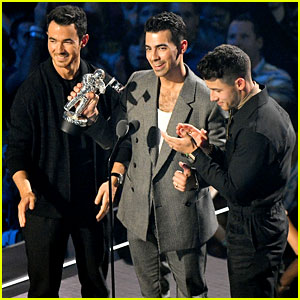 Jonas Brothers Take Home First MTV VMAs Award for 'Sucker!'