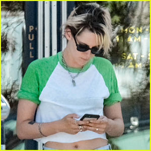Kristen Stewart Meets Up With Friends For Lunch in LA