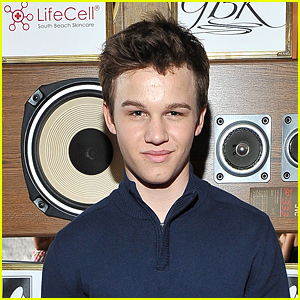 'The Fosters' Alum Gavin MacIntosh Shows Off Ripped Body In New Photo