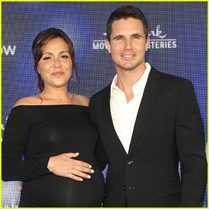 Italia Ricci & Robbie Amell Welcome First Child - Find Out His Name Here!