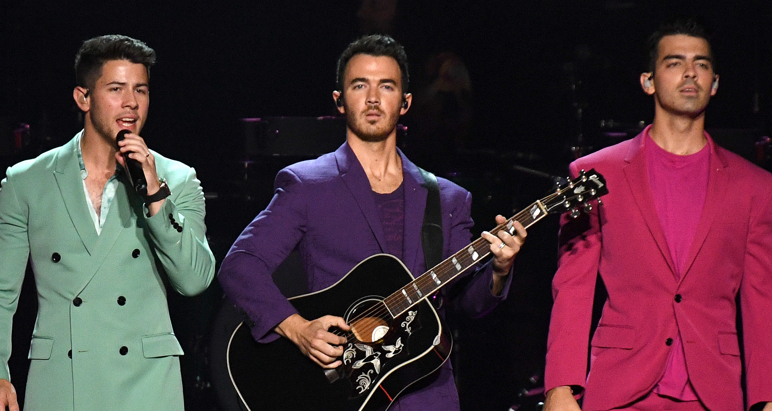 Jonas Brothers Bring Out OG Band & Big Rob at Hershey Park Concert ...