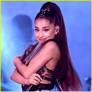 Ariana Grande Shows Off 'Twilight Zone'-Inspired Pig Halloween Costume