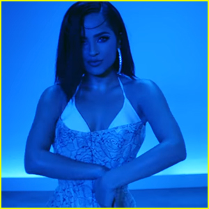 Becky G Drops Double Exposure Dance Video For Mala Santa Watch Here Becky G Music Video