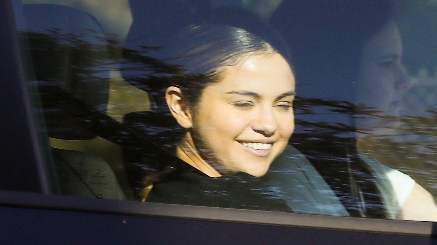 Selena Gomez Enjoys a Lunch Date With Her Friends! | Selena Gomez ...