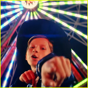 Mason Ramsey Heads to the State Fair for 'How Could I Not' Music Video - Watch!