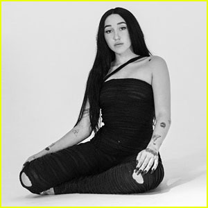 Noah Cyrus Co-Directed Her new Music Video!