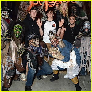 Ross Lynch Gets 'Much Needed Sibling Time' at Knott's Scary Farm