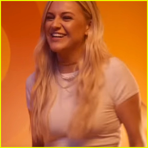 Kelsea Ballerini Has A Girl's Night With Her Besties in New 'club' Music Video - Watch Now!