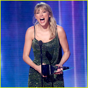 Taylor Swift Specifically Thanks Her New Record Label at AMAs 2019 (Video)