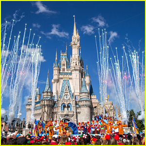 Disney Parks Magical Christmas Day Parade 2019 - Hosts & Performers!