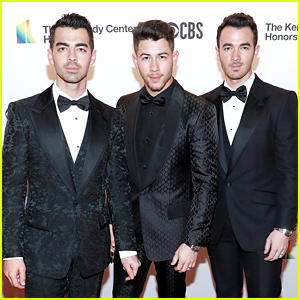 The Jonas Brothers Honor Earth, Wind & Fire at Kennedy Center Honors!