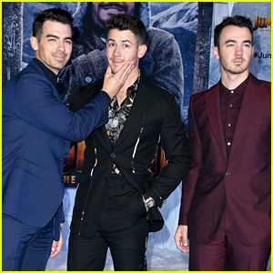 The Jonas Brothers Support Nick at His 'Jumanji' Premiere!