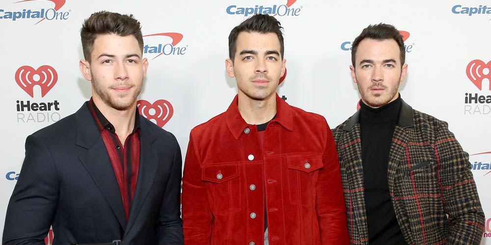 Jonas Brothers Wear Santa Hats For Their Jingle Ball 2019 Performance ...