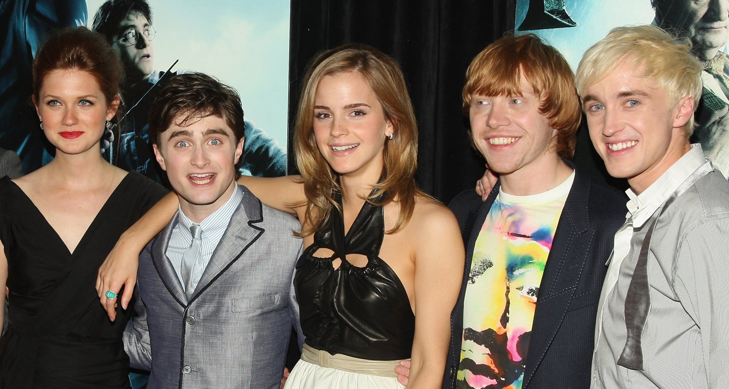 Harry Potter' Cast Has Mini Reunion For The Holidays! | Bonnie Wright, Emma Watson, Evanna Lynch, Harry Potter, Matthew Lewis, Tom Felton | Just Jared Jr.