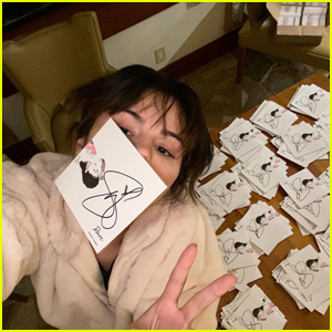 Selena Gomez Spends Christmas Signing Copies of Upcoming Album 'Rare'!