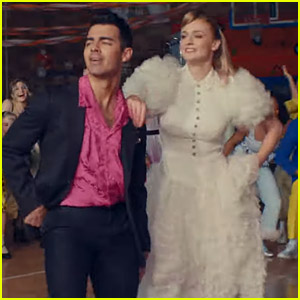 Jonas Brothers Dance with Their Wives in 'What A Man Gotta Do' Video - Watch Now!