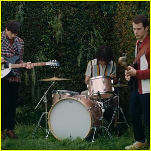 Wallows Gets Trapped in Garden Labyrinth in Trippy 'Remember When' Video - Read Lyrics & Watch!