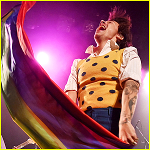 Harry Styles Performs One Direction Song at Secret NYC Show! (Video)