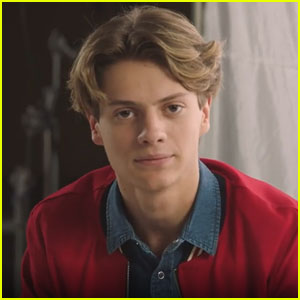 Jace Norman Hilariously Interviews Himself!