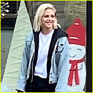 Kristen Stewart Has A Short Platinum Bob On Happiest Season Set Kristen Stewart Just Jared Jr