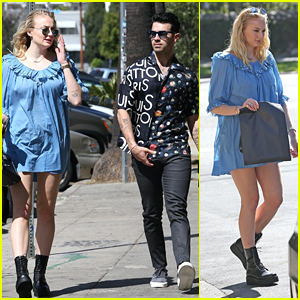 Joe Jonas & Pregnant Sophie Turner Make A Juice Bar Run